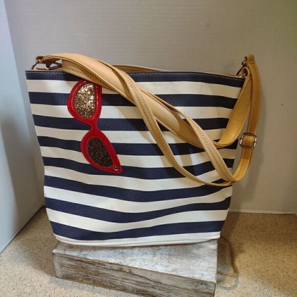 Beach Tote  - Picture 1 of 9